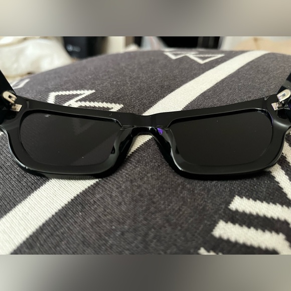 Vehla Finn Sunglasses - Picture 4 of 5